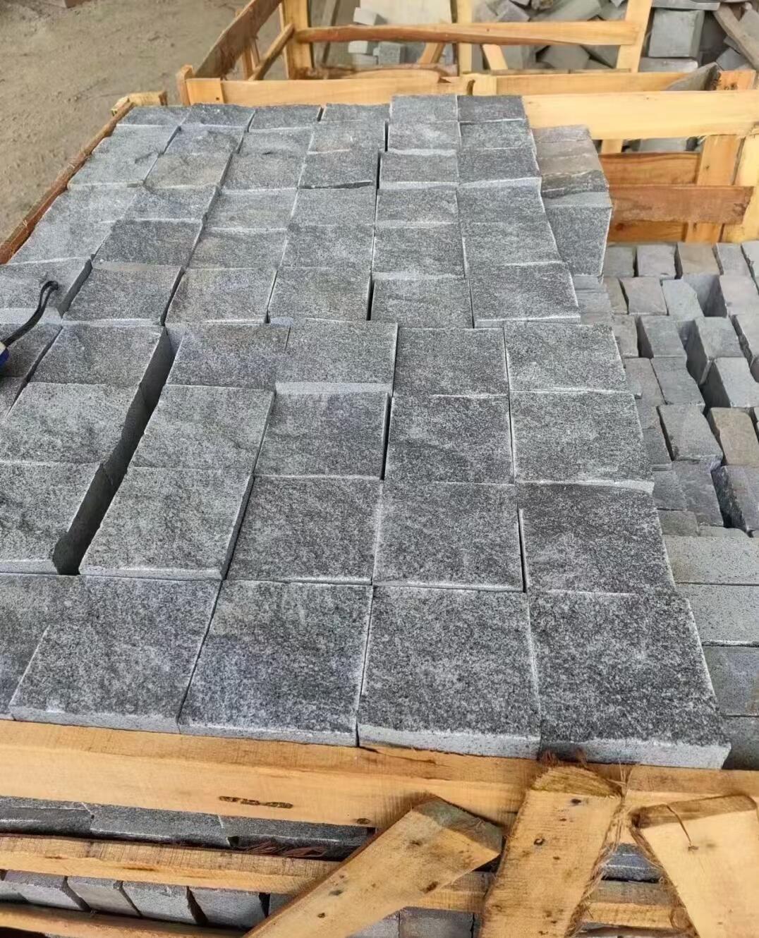 芝麻黑馬蹄石小方磚？